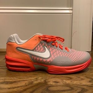 Women’s Nike Air Max size 9 tennis shoes worn once